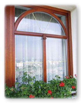 деревянное окно снаружи